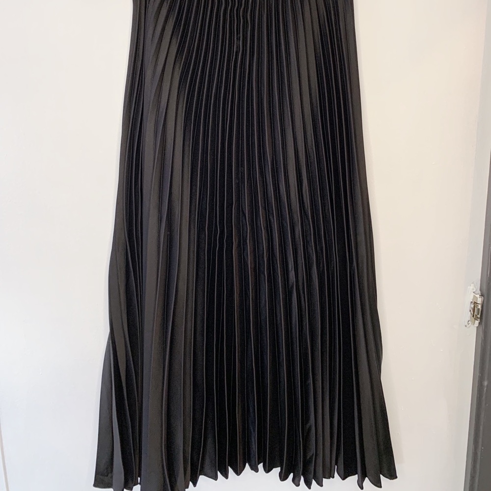 Black Pleated MIDI Skirt